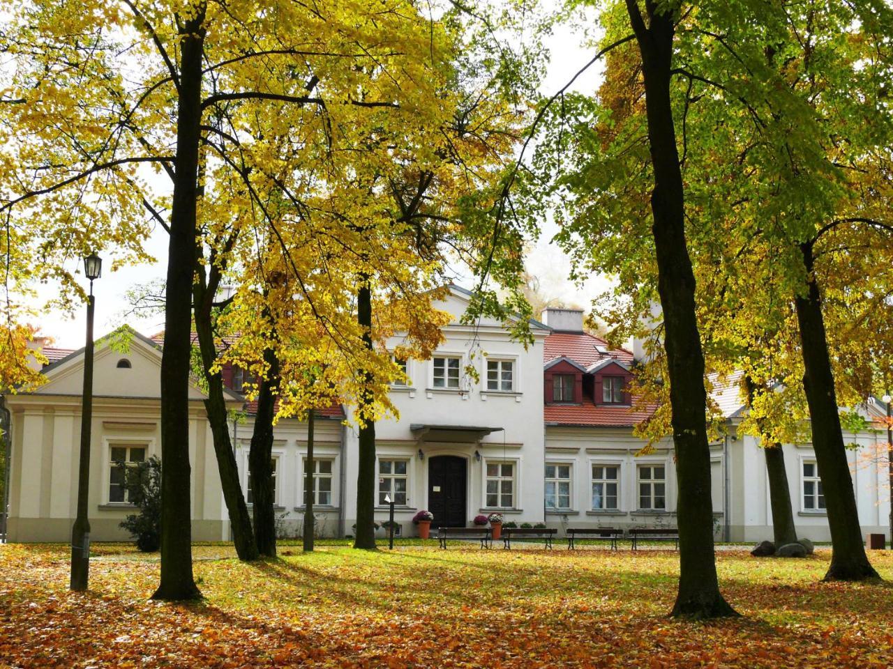 Dwor Zbozenna Hotel Przysucha Exterior foto