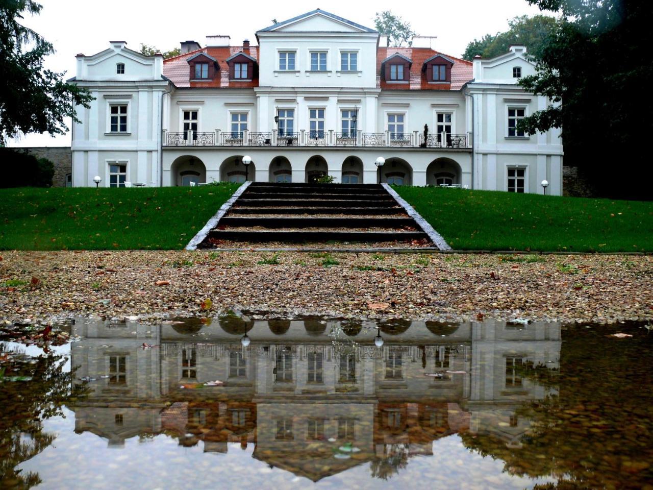 Dwor Zbozenna Hotel Przysucha Exterior foto